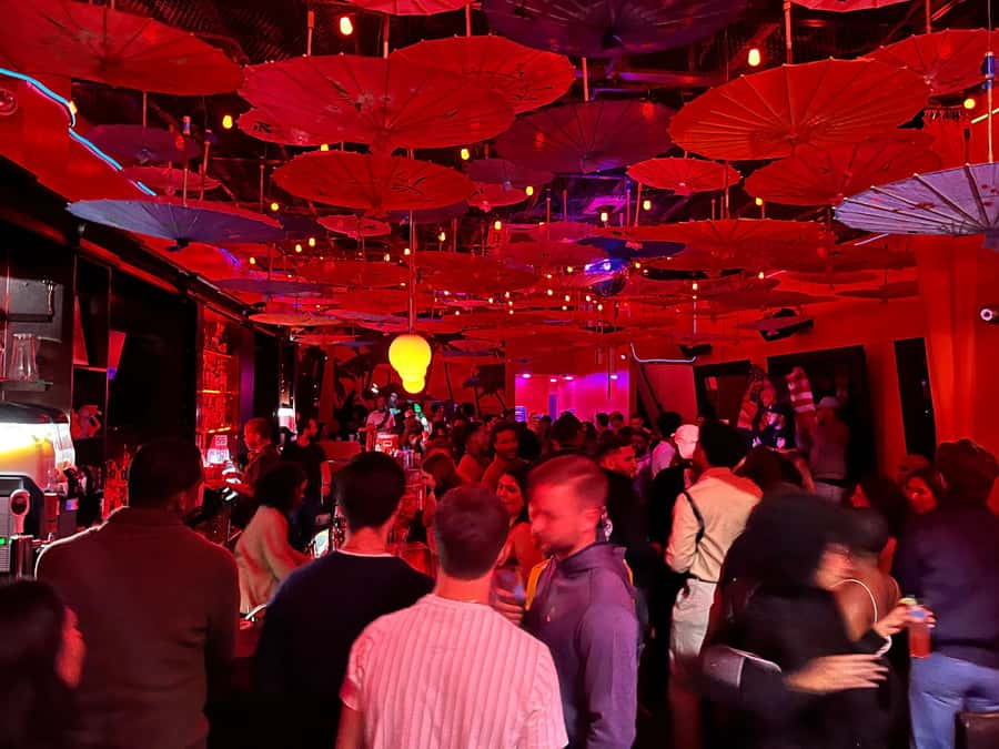 NYC Pub Crawl and Rooftop Clubbing Experience - Who should book this $28 night out?