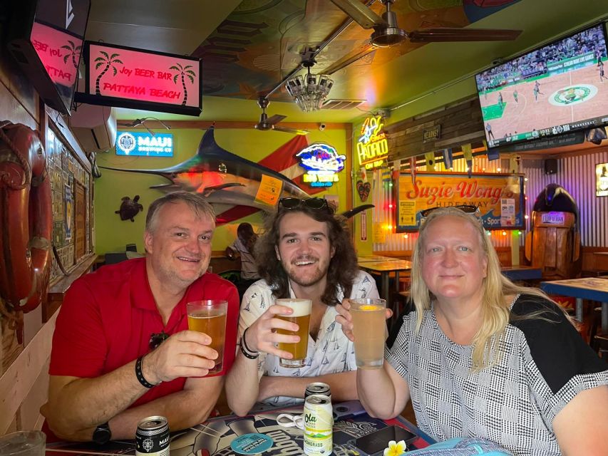 Oahu: Sips & Secrets of Hawaii Pub Crawl - Key points at a glance