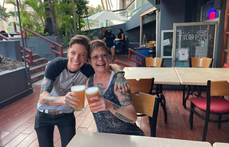 Oahu: Sips & Secrets of Hawaii Pub Crawl - Meeting at Fort DeRussy without getting lost