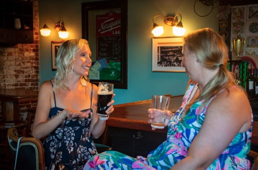 Oahu: Sips & Secrets of Hawaii Pub Crawl - Should you book the Sips & Secrets crawl?