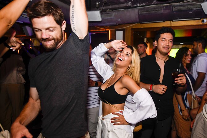 Original Amsterdam Pub Crawl - Games and prizes help strangers become a group
