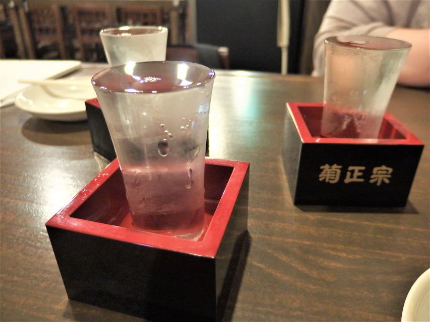 Osaka: Bar-Hopping Night Tour in Namba - Ura-Namba and the compact food alleys