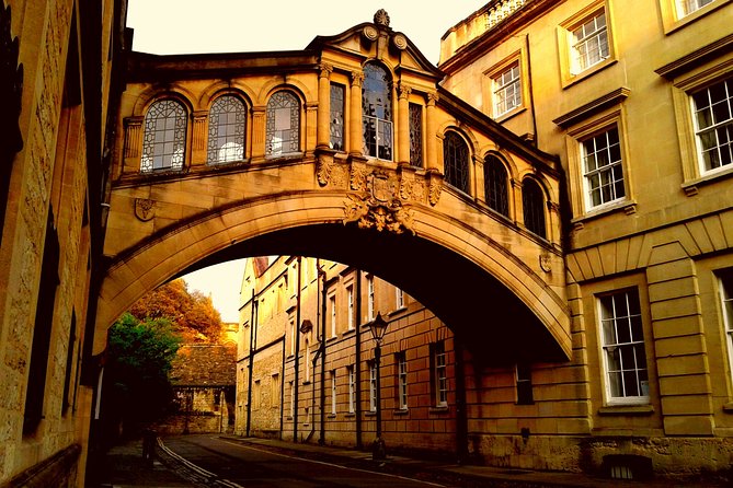 Oxford PRIVATE Pub and City Evening Walking Tour - Seeing the Bodleian Library after college doors close