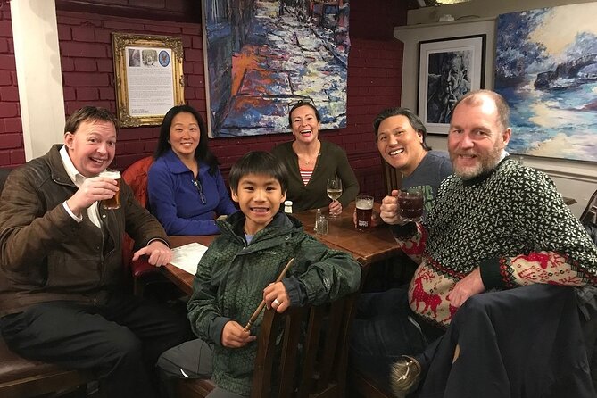 Oxford PRIVATE Pub and City Evening Walking Tour - A walking route shaped by colleges and local legends