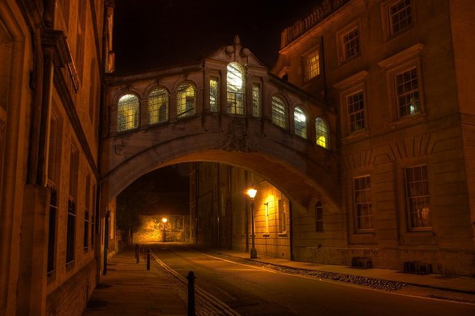 Oxford PRIVATE Pub and City Evening Walking Tour - Starting near Broad Street in the historic center