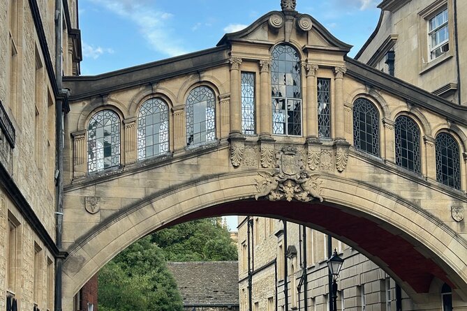 Oxford Pub Tour: Historic Pubs and Local Brews - The Bear Inn is the tour’s old Oxford anchor