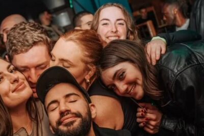 Paris: City Center Guided Pub Crawl with Shots & Club Entry