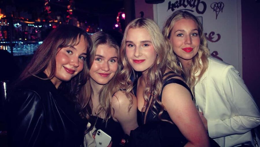 Paris: Latin Quarter Guided Pub Crawl to Bars and Clubs - Guides who shape the night