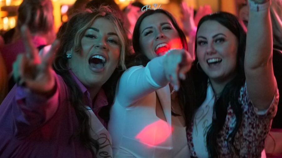 Paris: Latin Quarter Guided Pub Crawl to Bars and Clubs - Practical tips for a smoother night