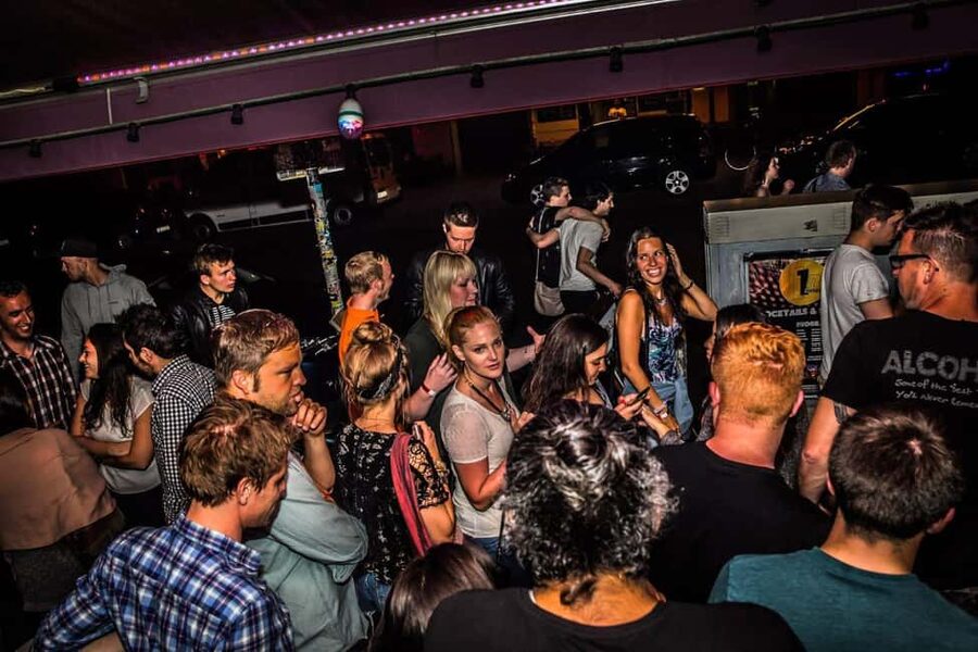 Paris: Pub Crawl with Shots and Nightclub Entry - Happy hour, shots, and the real cost of the night