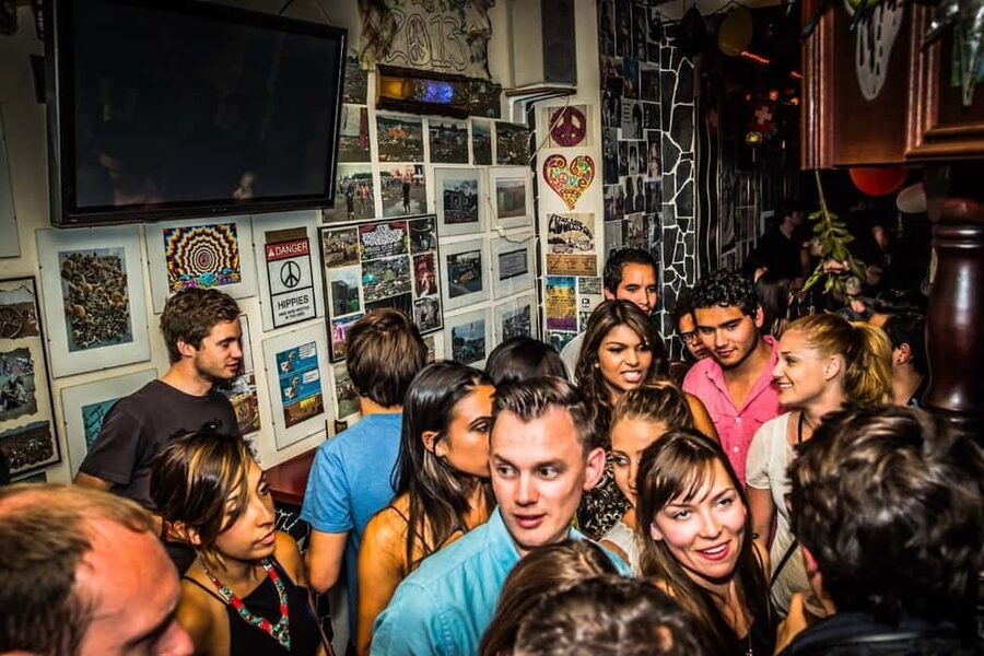 Paris: Pub Crawl with Shots and Nightclub Entry - Finishing with skip-the-line nightclub entry