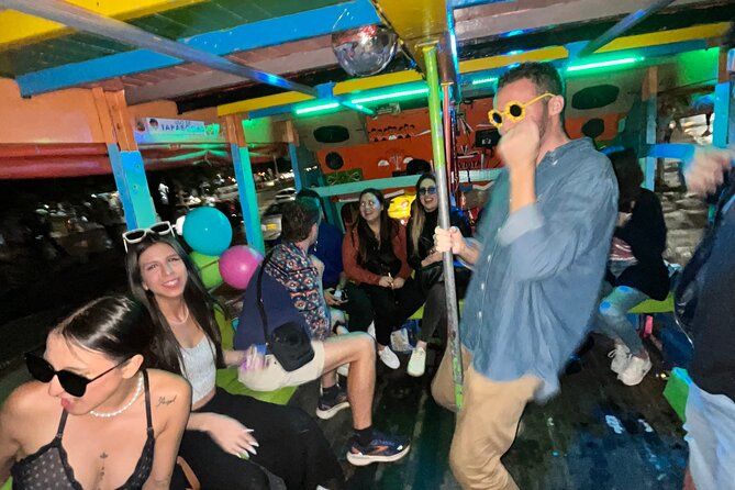 Party Crawl: 6 Nightclubs, DiscoTruck, AfterParty, 1h Openbar pub - From La Candelaria games to a Chiva Rumbera