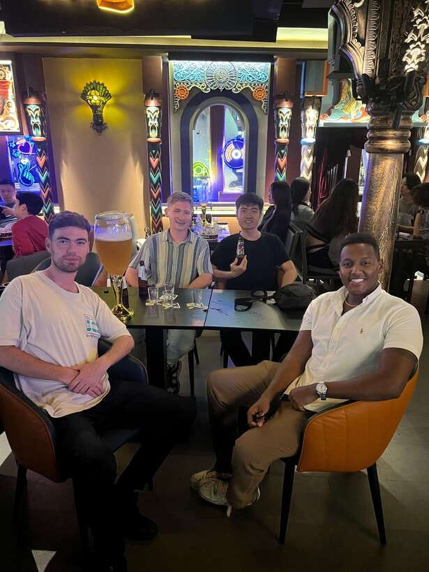 Party Singapore Bespoke Pub Crawl - Who should book this Singapore bar hop?