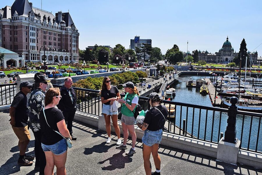 Pickle Pub Crawl: Ferry Rides and Appetizers - Who will enjoy this experience most