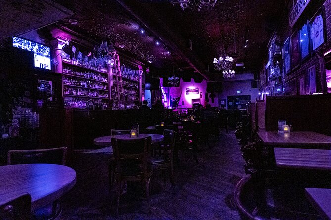 Portland: Ghosts Boos and Booze Haunted Pub Crawl - Kelly’s Olympian brings the barroom spirits