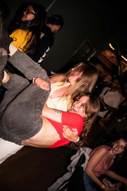 Porto: 4 Bar Pub Crawl, 7 Drinks, & Skip-the-Line Club Entry - Practical advice before you go