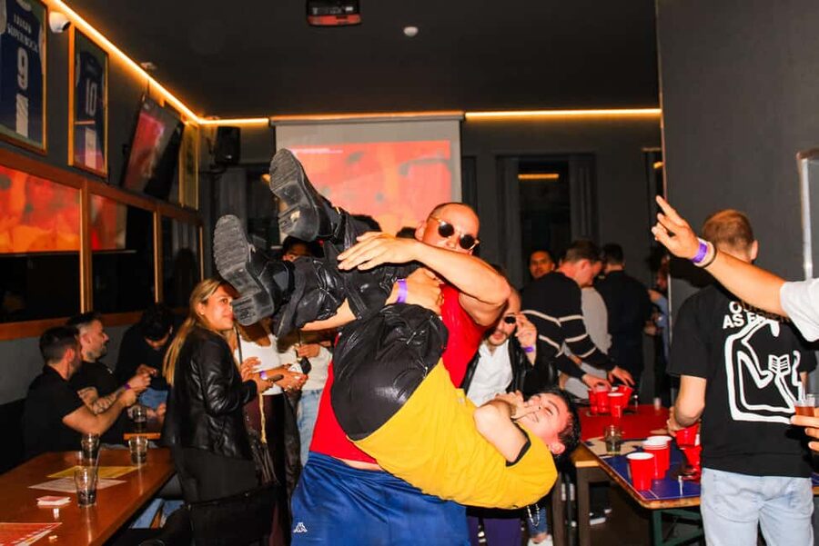 Porto: 4 Bar Pub Crawl, 7 Drinks, & Skip-the-Line Club Entry - Rua da Galeria de Paris: four bars, changing atmosphere