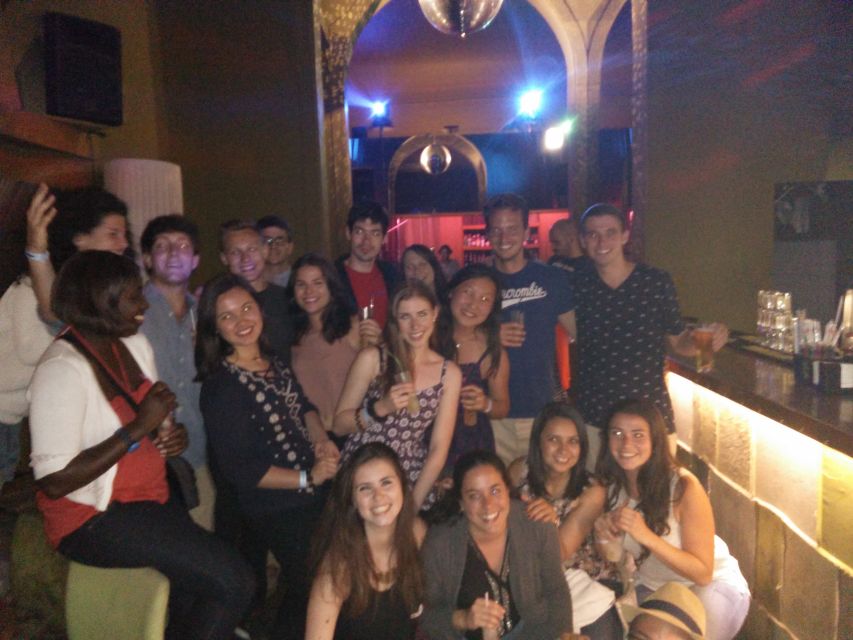 Porto: Pub Crawl with 6 Drinks and VIP Club Entry - Four bars in Porto’s Galerias district