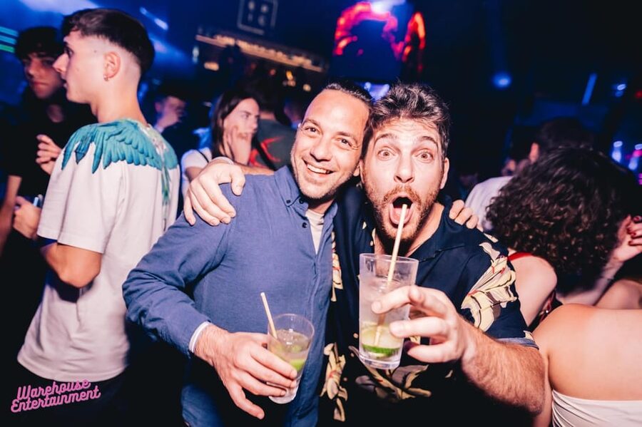 Prague: Pub Crawl with Shots & Entrance to Rooftop Club - How the $29 price works in practice