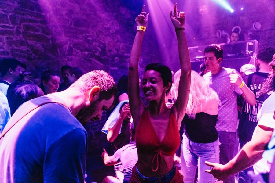Prague: Pub Crawl with Unlimited Drinks & 5-floor Club Entry - Key points at a glance