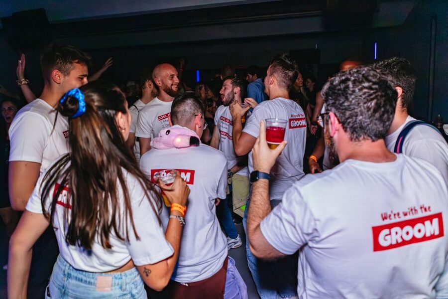 Prague: Pub Crawl with Unlimited Drinks & 5-floor Club Entry - Starting the night with unlimited drinks