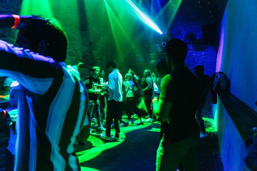 Prague: Pub Crawl with Unlimited Drinks & 5-floor Club Entry - The best way to manage the evening