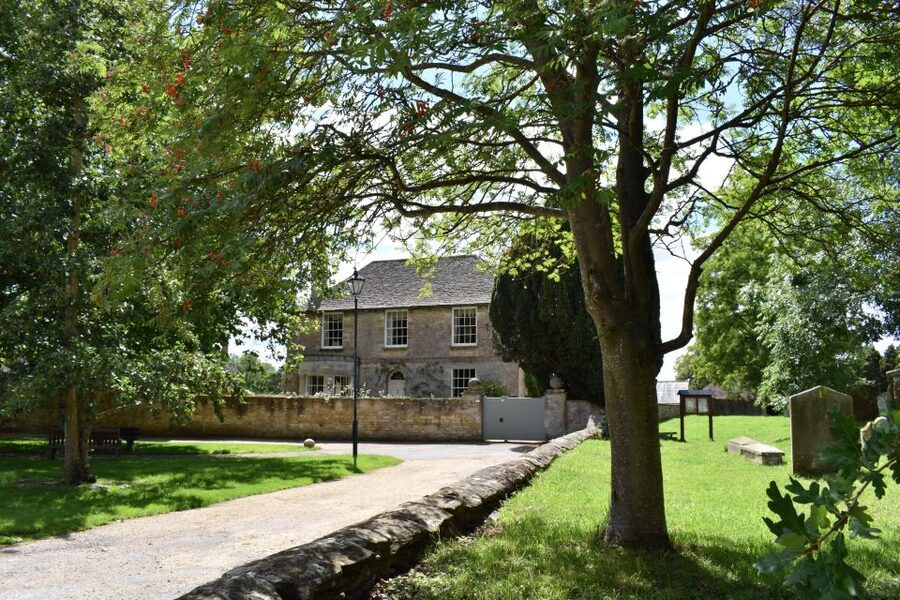 Private Downton Abbey Day Tour, including Pub Lunch - Key points at a glance
