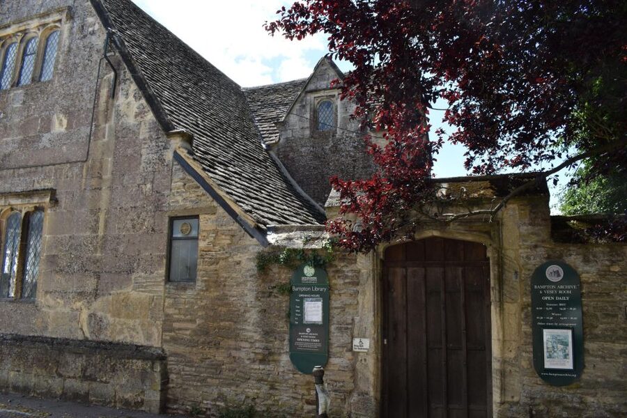 Private Downton Abbey Day Tour, including Pub Lunch - Why Bampton is more than a quick photo stop