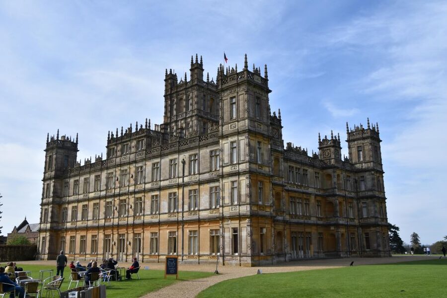 Private Downton Abbey Day Tour, including Pub Lunch - Guides who know both the show and the setting