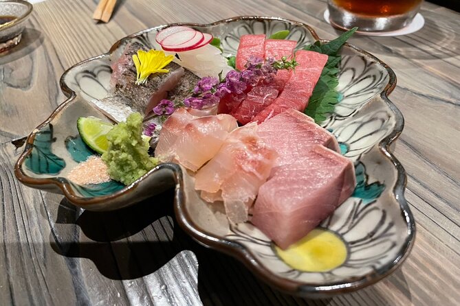 Private Food & Sake Tour in Central Kyoto with Sake Sommelier - A standing bar and Kyoto’s local rhythm