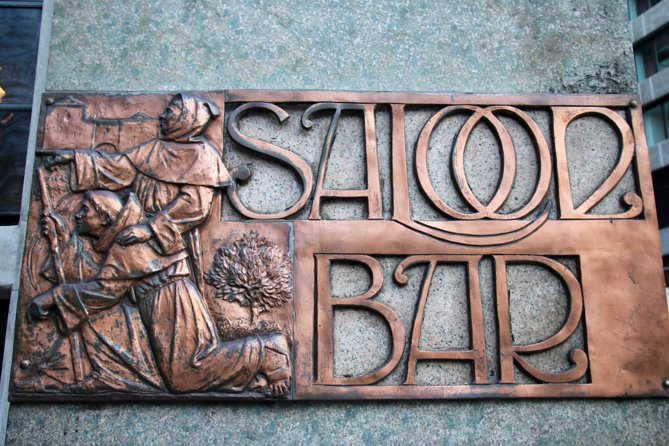 Private Group: Historical Pub Walking Tour of London - Princess Louise and the final pub stop