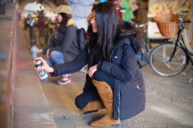 Private Royal London Bike Tour with pub & street art - Westminster’s back streets and old school grounds