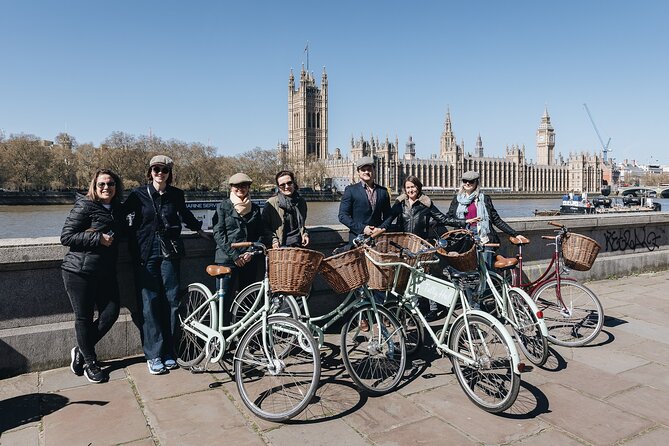 Private Royal London Bike Tour with pub & street art - Banksy Tunnel and a can of spray paint