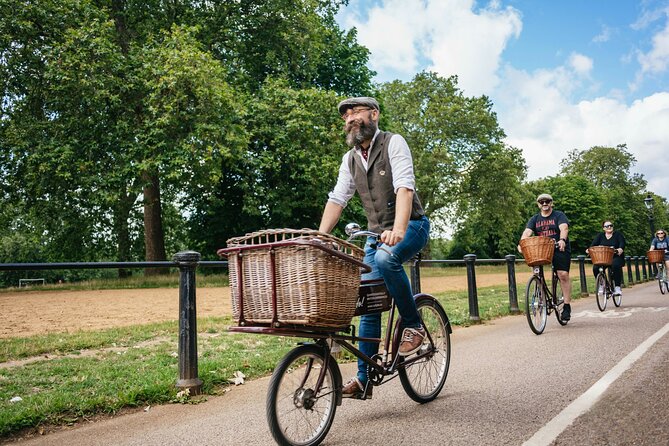 Private Royal London Bike Tour with pub & street art - Lambeth Palace and the best Big Ben view