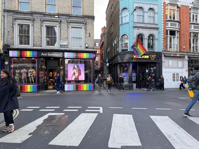 Private Secret Gay Bar Hopping Tour in Soho - What the private format changes