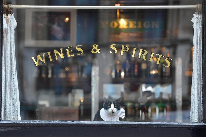 Private Secret London Pub Tour - A pint beside the Royal Courts of Justice