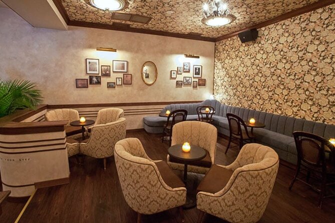 Private Speakeasy Pub Crawl in Chicago with Local Historian - Why the private vehicle changes the evening