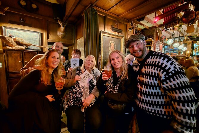 Pub Crawl and Sing along London Experience - Historic sayings give the walk its personality