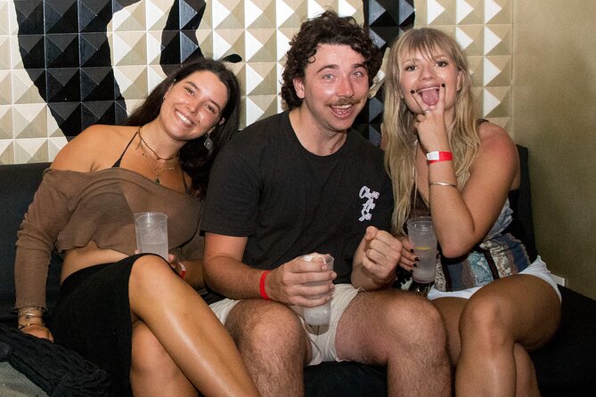 Pub Crawl Barcelona: 4 nightclubs + shots + skip-the-line entry - Communication matters more than the headline promises