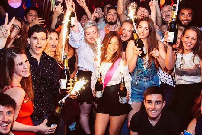 Pub Crawl Barcelona by EVOLVE The BEST night experience - Reaching the final club on La Rambla