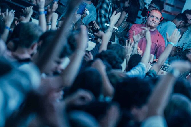 Pub Crawl Barcelona by EVOLVE The BEST night experience - What the guides add to the evening