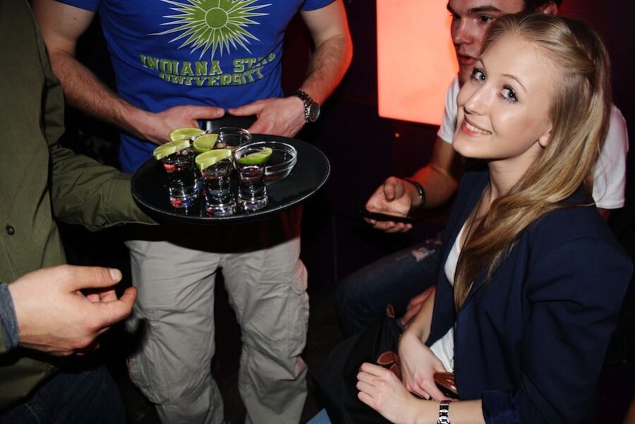 Pub Crawl Cologne Including Admission Fee for Bars and Shots - How to prepare for a better night