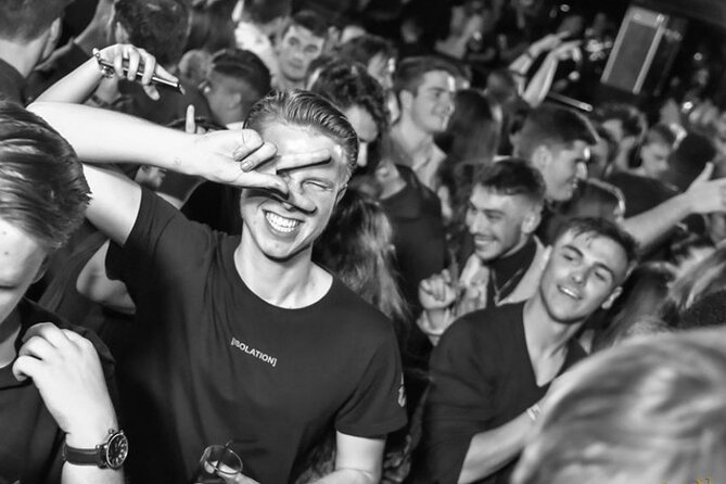 Pub Crawl Madrid by Mad Party Crew - Dress for the door, not just the street