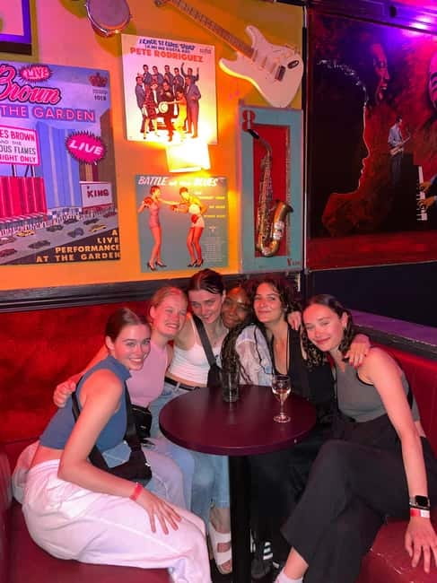 Pub Crawl Paris: Drink, Laugh, Meet the World - Key points to know before you book