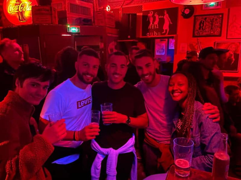 Pub Crawl Paris: Drink, Laugh, Meet the World - My call: book it for the social value