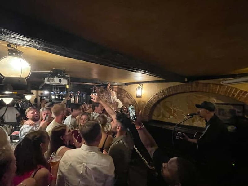 Pub Crawl Paris: Drink, Laugh, Meet the World - Who will enjoy this Paris night out