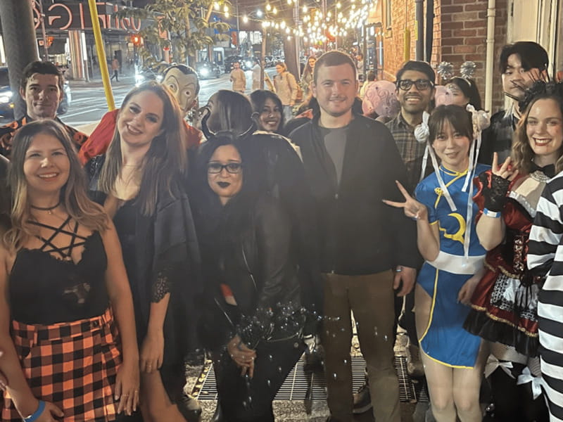 Pub Crawl Toronto - Who will enjoy this Toronto night out