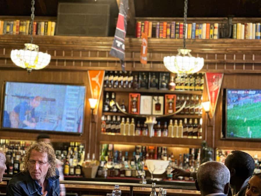Pub-crawl Tour ( locally crafted beer and wine tasting ) - What the $58 price covers