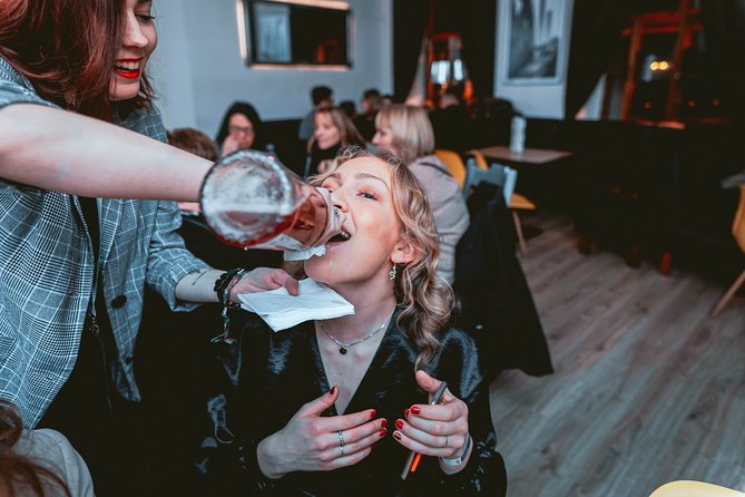 Pub Crawl + Unlimited Drinks + VIP entry + Drinking Games & Photographer - A clear look at the main strengths and weak spots