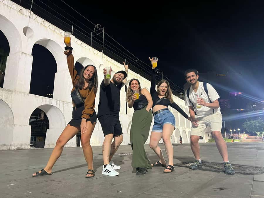 Rio: Pub Crawl in Lapa with Cachaça Tasting and Live Samba - The guides make the difference